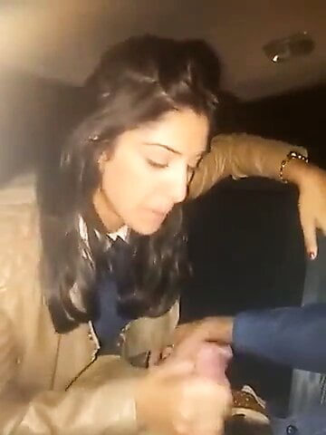 Spanish girl sucking dick in a car