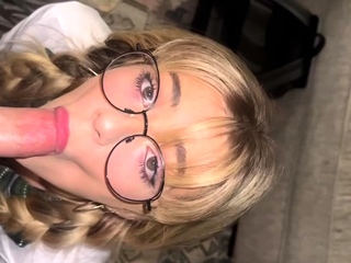 Autumn Ren – Horny Girl with Glasses gets a good Facial